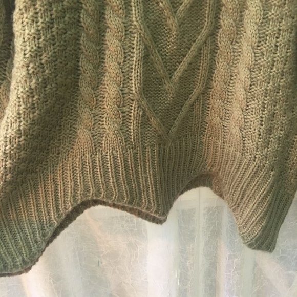 Cropped Sweater - Picture 2 of 3